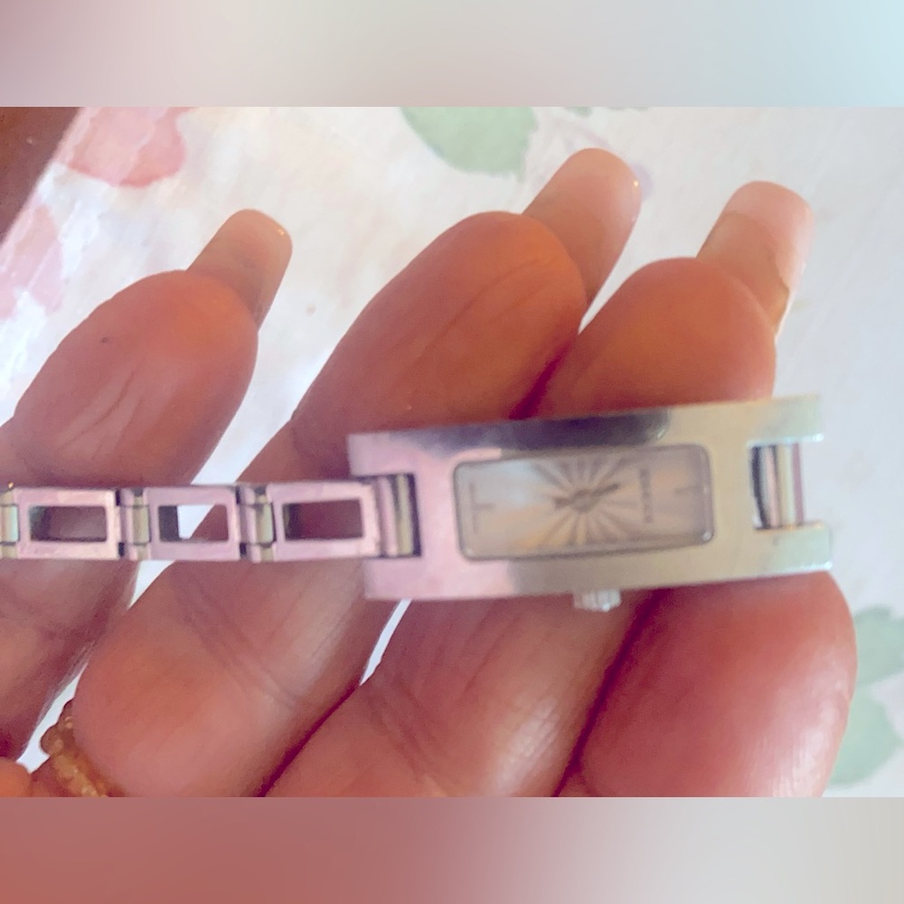 Gucci Silver Women's Bracelet Watch